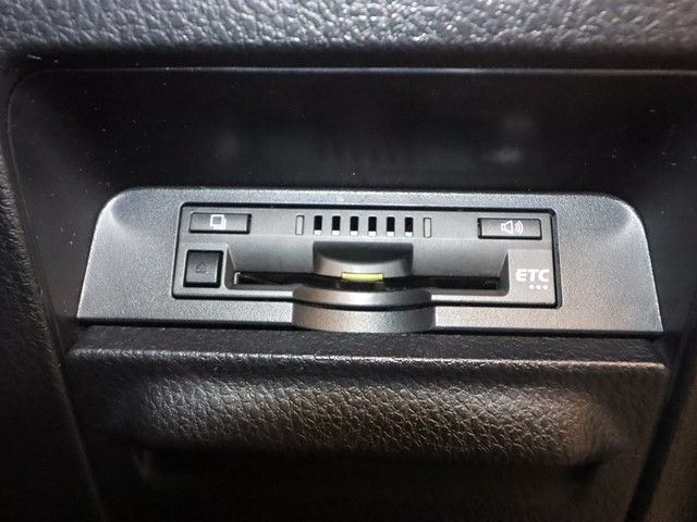 TOYOTA VOXY 2018 Image 31