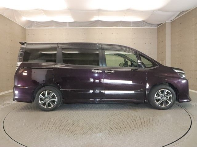 TOYOTA VOXY 2018 Image 31