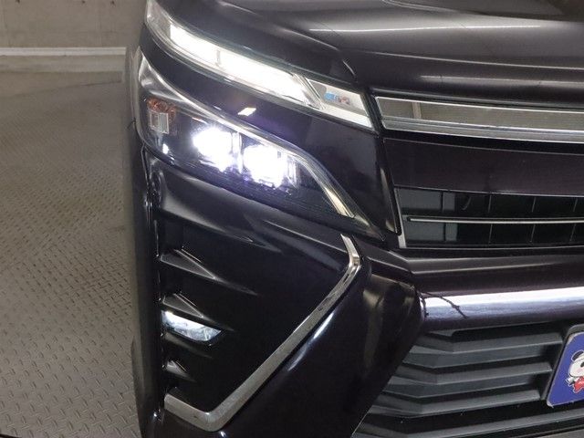 TOYOTA VOXY 2018 Image 31