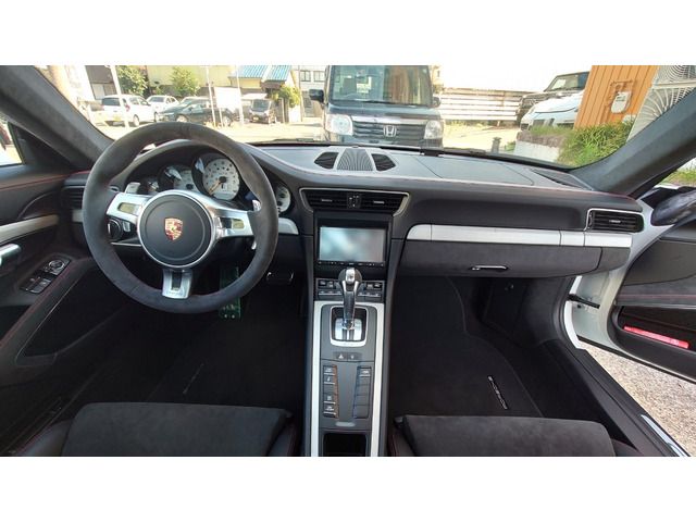 PORSCHE 911 2014 Image 31