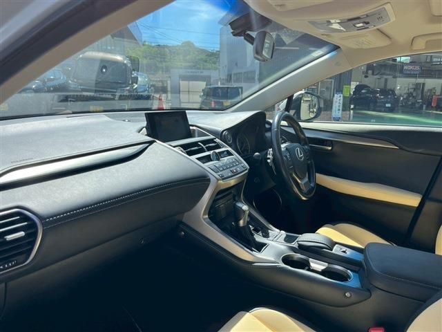 TOYOTA LEXUS NX200T 2016 Image 31