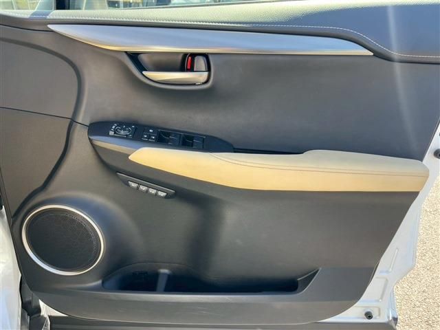 TOYOTA LEXUS NX200T 2016 Image 31