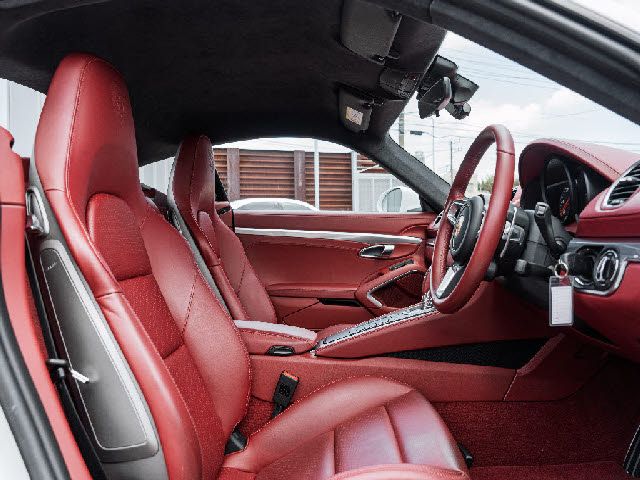 PORSCHE 718CAYMAN 2018 Image 31