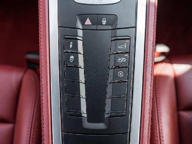 PORSCHE 718CAYMAN 2018 Image 31