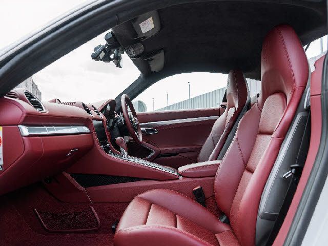 PORSCHE 718CAYMAN 2018 Image 31