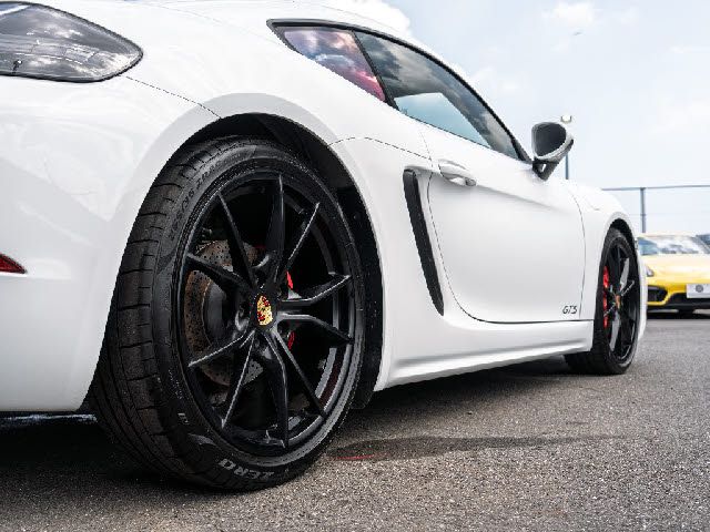 PORSCHE 718CAYMAN 2018 Image 31
