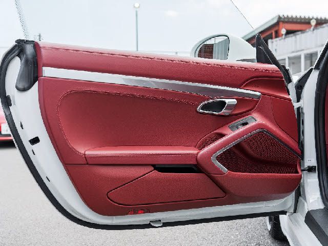 PORSCHE 718CAYMAN 2018 Image 31