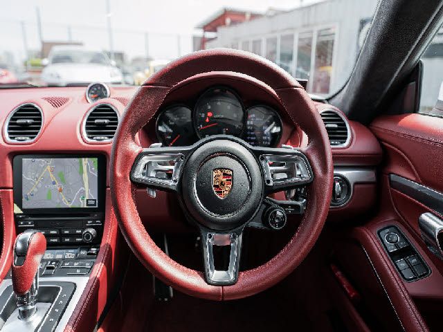 PORSCHE 718CAYMAN 2018 Image 31