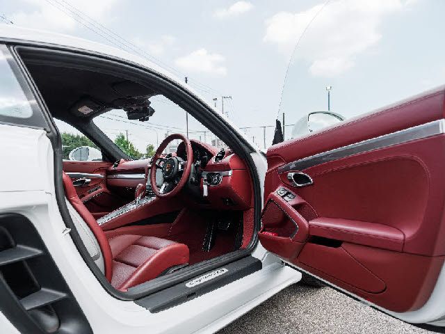 PORSCHE 718CAYMAN 2018 Image 31