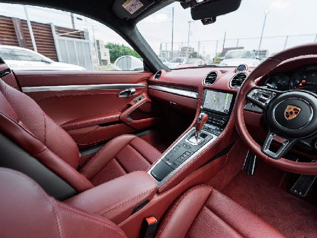 PORSCHE 718CAYMAN 2018 Image 31