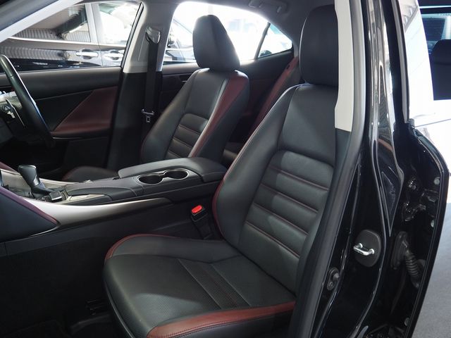 TOYOTA LEXUS IS300H 2016 Image 31