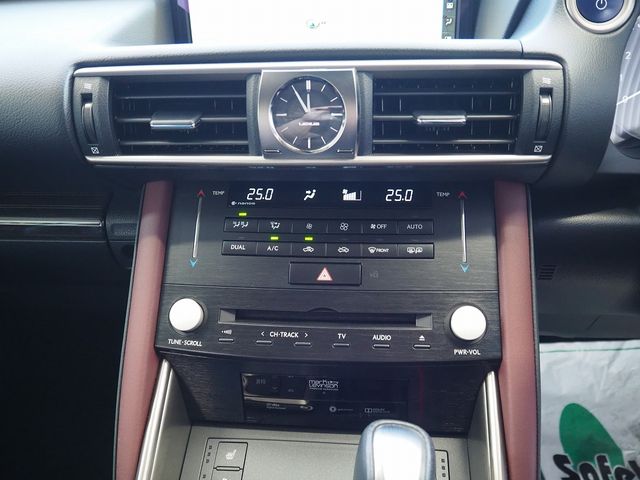 TOYOTA LEXUS IS300H 2016 Image 31