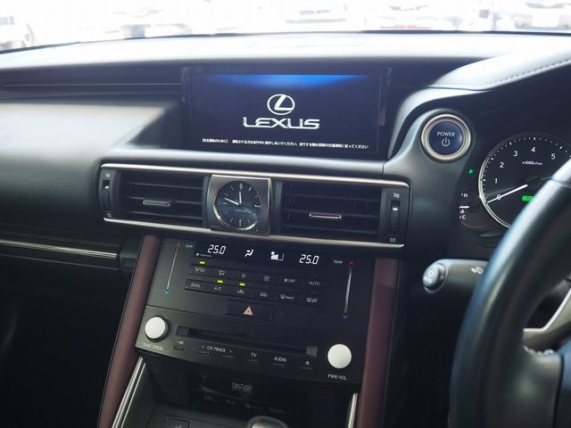 TOYOTA LEXUS IS300H 2016 Image 31