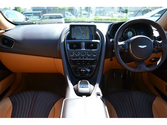 ASTON MARTIN ASTON MARTIN 2018 Image 31