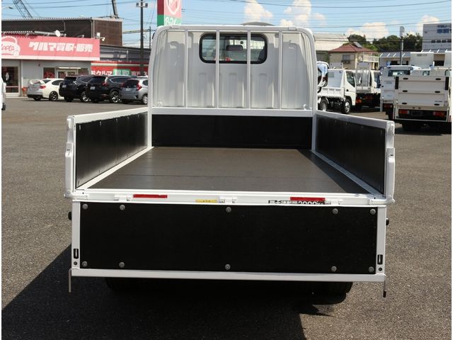 MITSUBISHI CANTER 2018 Image 31