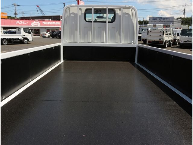 MITSUBISHI CANTER 2018 Image 31