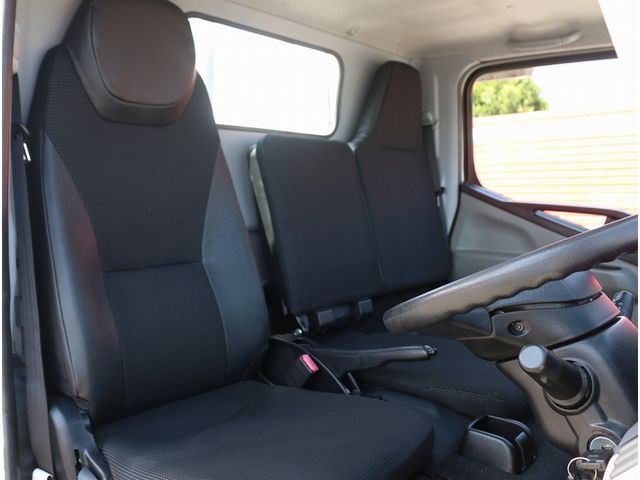 MITSUBISHI CANTER 2018 Image 31