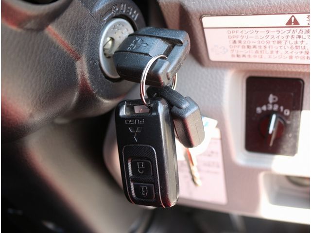 MITSUBISHI CANTER 2018 Image 31