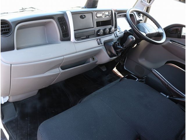 MITSUBISHI CANTER 2018 Image 31