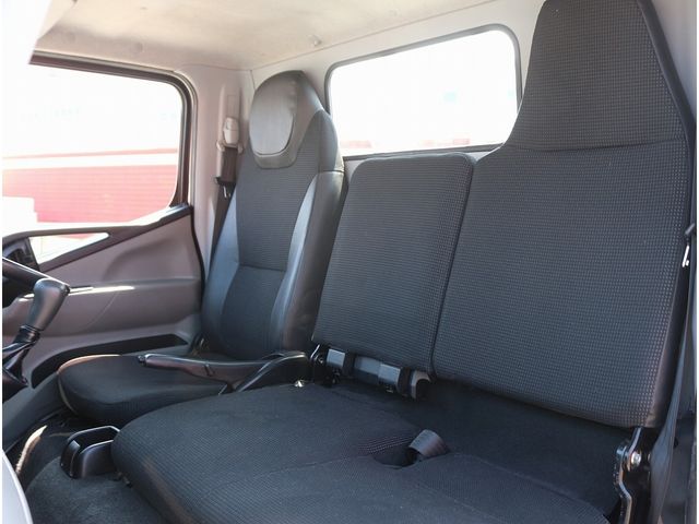 MITSUBISHI CANTER 2018 Image 31