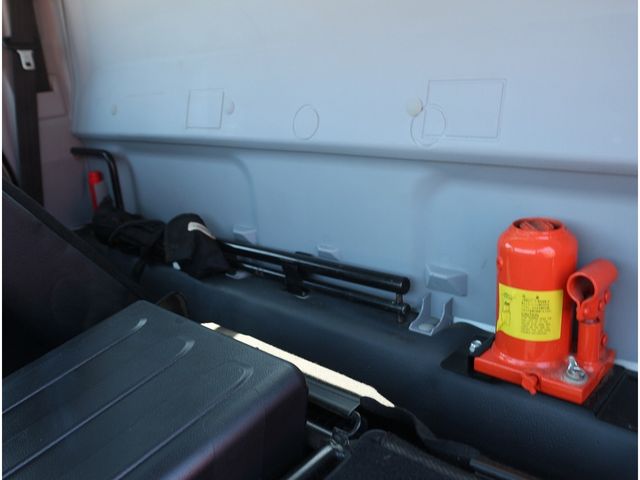 MITSUBISHI CANTER 2018 Image 31