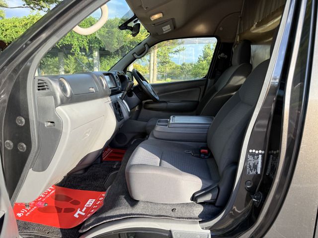 NISSAN NV350 CARAVAN 4WD 2012 Image 31