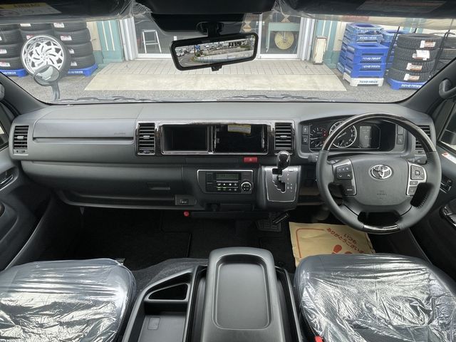 TOYOTA HIACE VAN 2WD 2025 Image 31