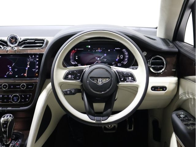 BENTLEY BENTAYGA 2025 Image 31