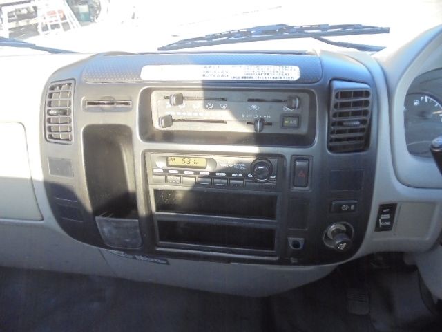 HINO DUTRO 2010 Image 31