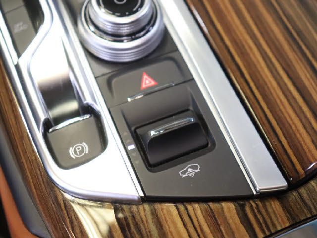 MASERATI LEVANTE 2016 Image 31