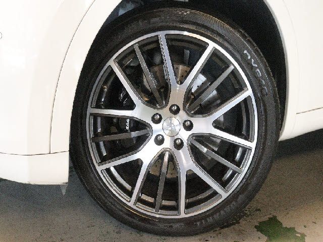 MASERATI LEVANTE 2016 Image 31