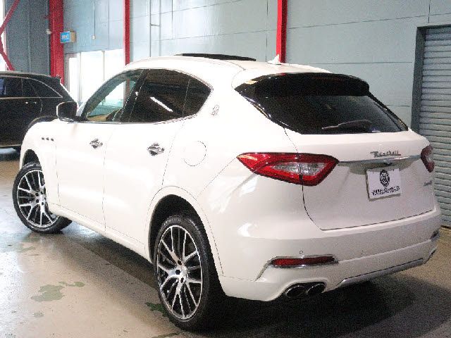 MASERATI LEVANTE 2016 Image 31