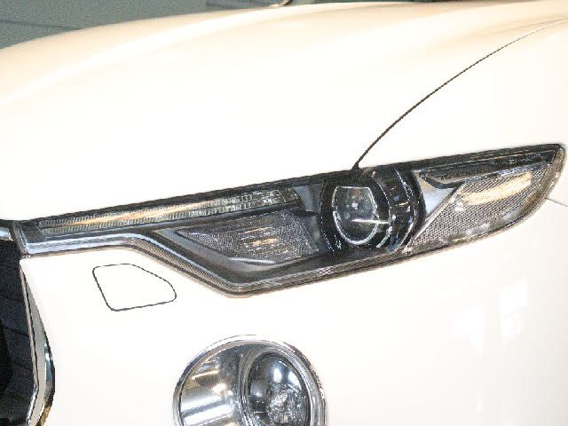 MASERATI LEVANTE 2016 Image 31