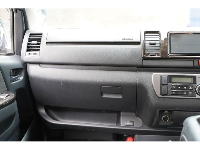 TOYOTA HIACE VAN 2WD 2016 Image 31