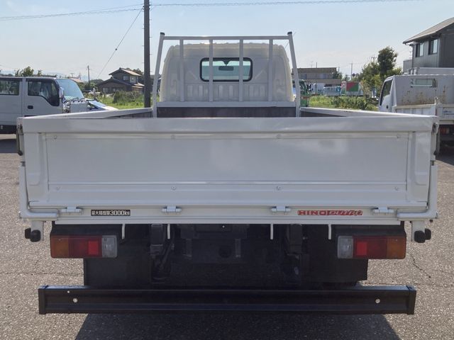 HINO DUTRO 2011 Image 31