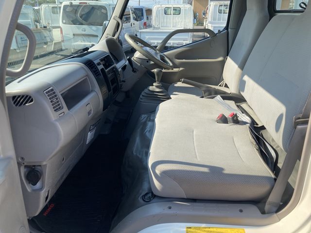 HINO DUTRO 2011 Image 31