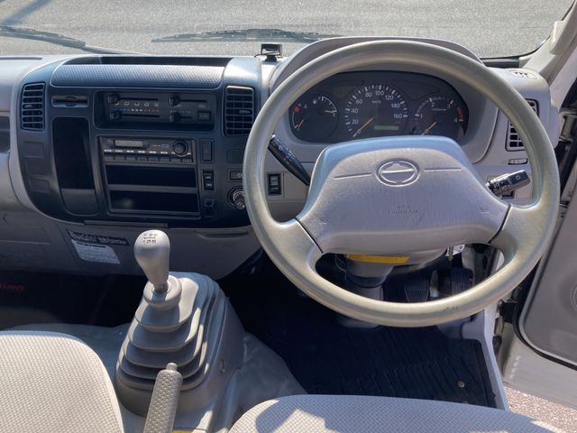 HINO DUTRO 2011 Image 31