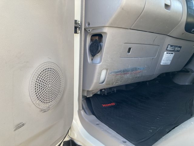 HINO DUTRO 2011 Image 31