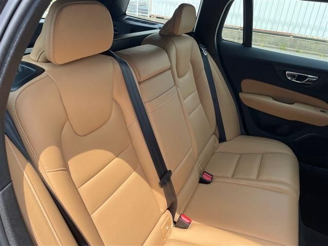 VOLVO V60 2019 Image 31