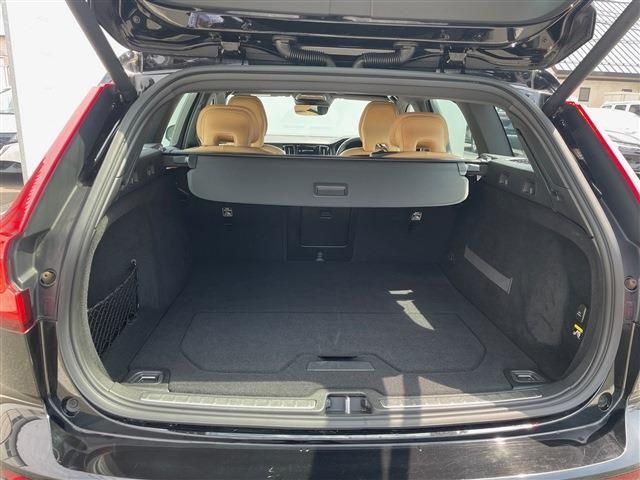 VOLVO V60 2019 Image 31