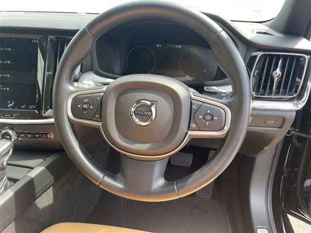 VOLVO V60 2019 Image 31