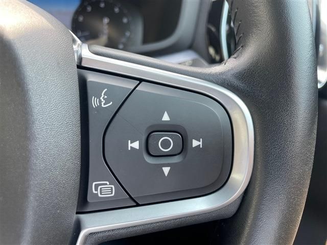 VOLVO V60 2019 Image 31