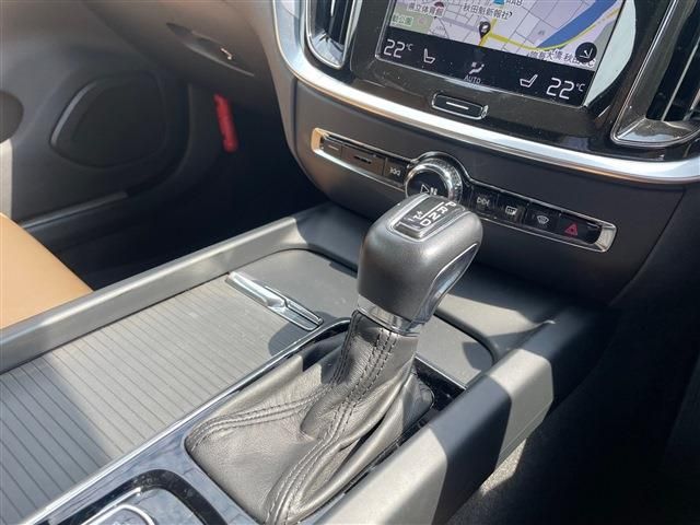 VOLVO V60 2019 Image 31