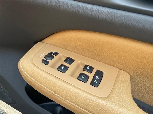 VOLVO V60 2019 Image 31