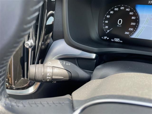 VOLVO V60 2019 Image 31