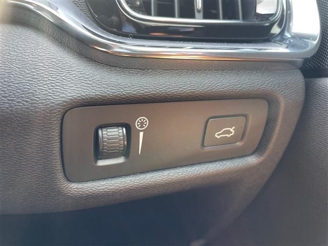 VOLVO V60 2019 Image 31