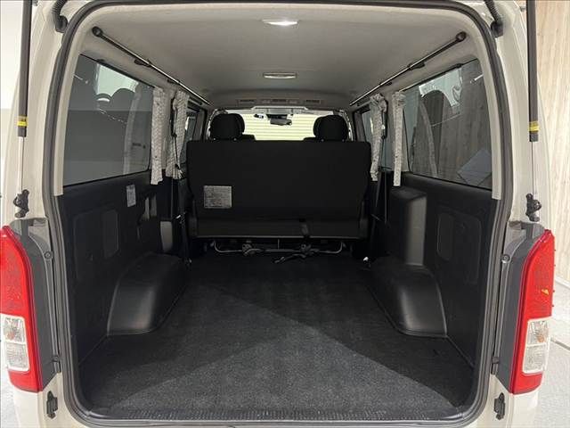 TOYOTA HIACE VAN 4WD 2018 Image 31