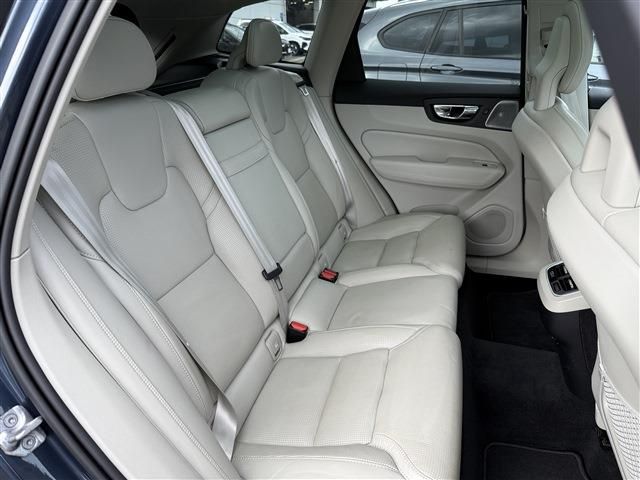 VOLVO XC60 2017 Image 31