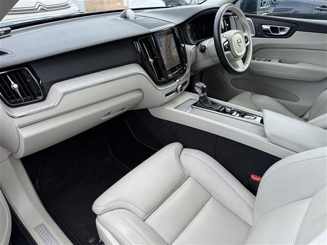 VOLVO XC60 2017 Image 31