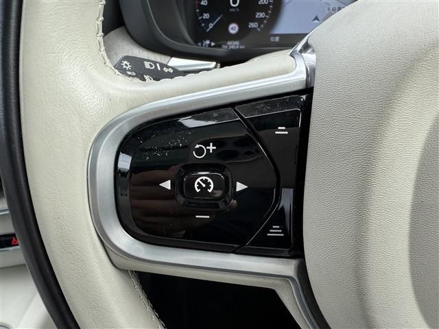 VOLVO XC60 2017 Image 31